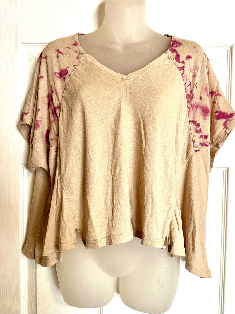 We The Free Beige Cropped V-Neck Top with Pink Tie-Dye Raglan Sleeves
